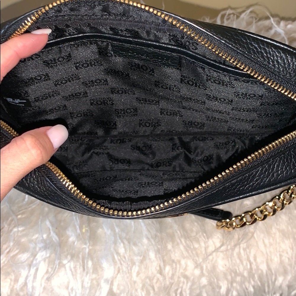 Cross body - Picture 2 of 2